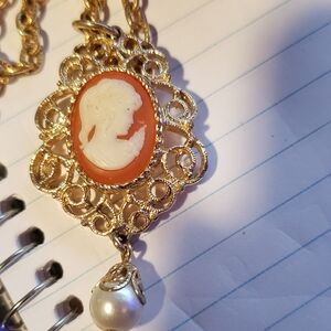 Vintage Sarah Coventry Gold and White Cameo Necklace